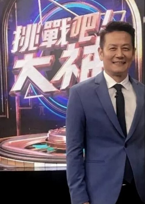 猛男草翻小母狗全程露脸丝袜情趣 - VoeTube